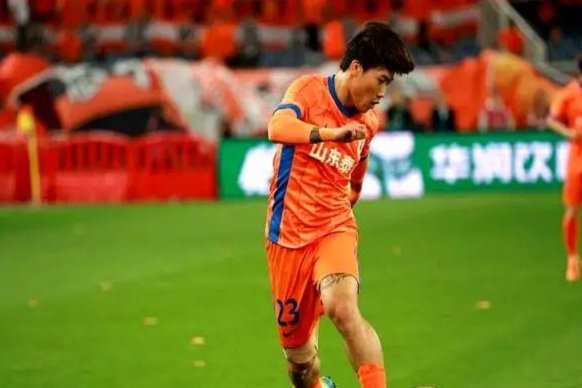 新鹏城0-1泰山，克雷桑建功王大雷神扑