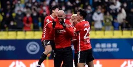 蓉城主帅：费利佩近两场可能无法出场 脚部有伤但并严重