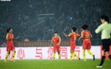 许多中国球迷总是拿大脚来说事，体现对足球的认知严重错误