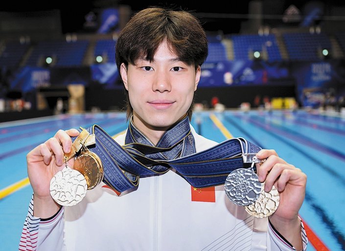 西海岸首发三个U19国青，铁人张洪福首发，其他国青替补