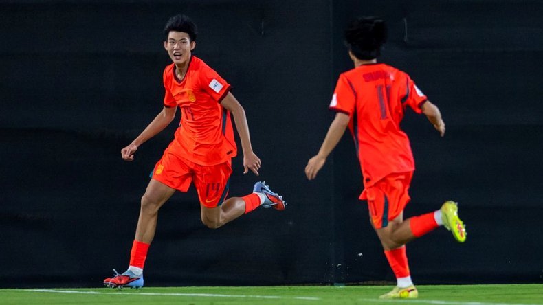 U17国足迎战毕尔巴鄂：十人轮换战术登场周雨诺徐正鹏首发