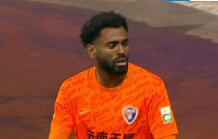 半场：玉昆0-1英博，阿奇姆彭破门，毛伟杰两黄变一红
