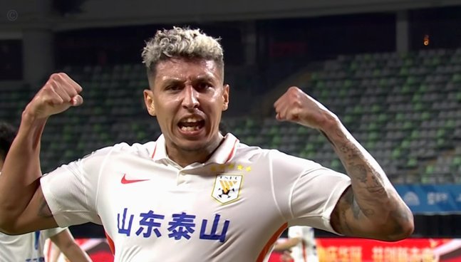 你怎么看？网友质疑：马宁对克雷桑被换下时的数秒似乎很快